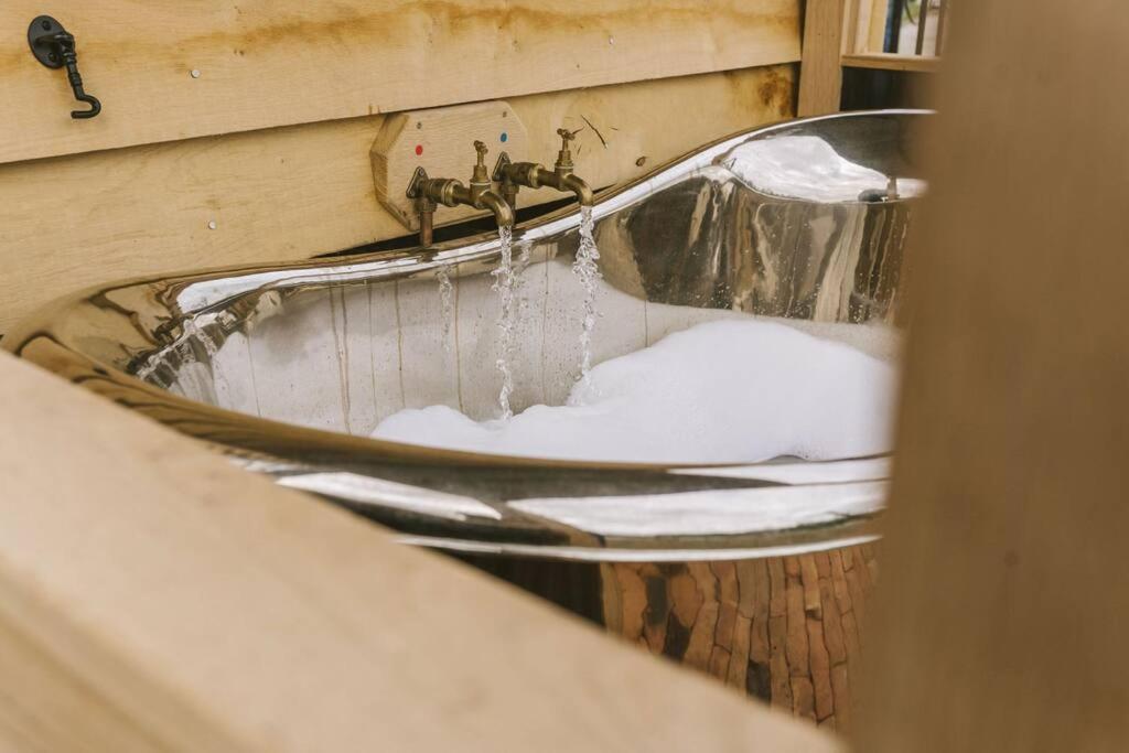 Island Hut - Outdoor Bath Tub, Firepit And Water Equipment Daire Saltford Dış mekan fotoğraf
